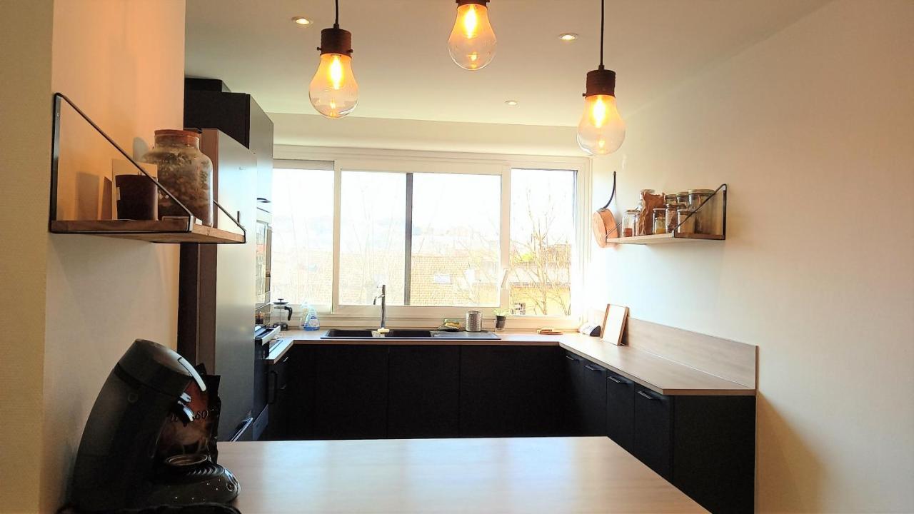 Magnifique Cocon - Metro A Republique - 2 Belles Chambres Avec Dressings - Wifi Gratuit - Netflix - Au Calme Absolu - Lumineux - Jardin Arbore Partage Dans La Residence Villeurbanne Eksteriør billede